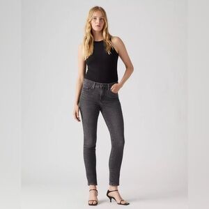 Levi’s Black Midrise Skinny